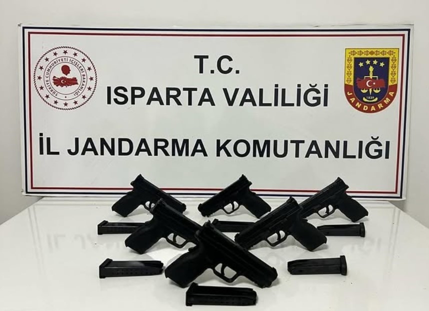 ŞARKİKARAAĞAÇ’TA RUHSATSIZ SİLAH OPERASYONU